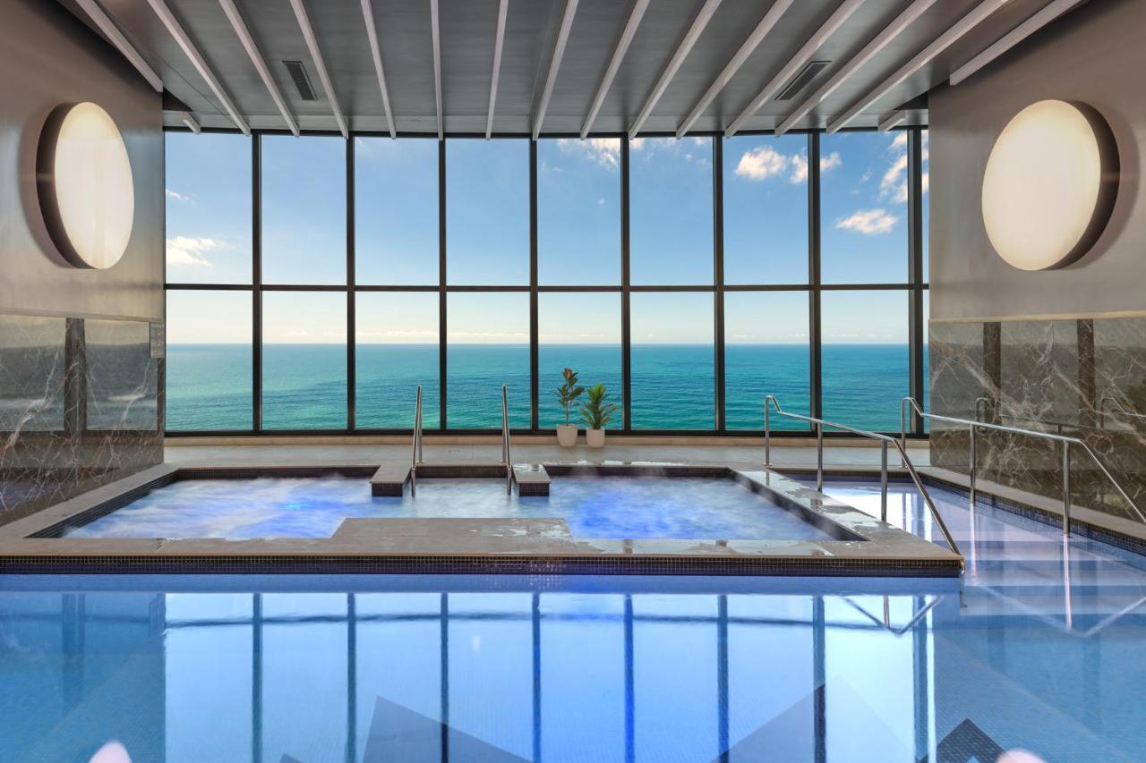 Meriton Suites Surfers Paradise Голд-Кост Экстерьер фото The Sea Spa at the Atlantis Paradise Island