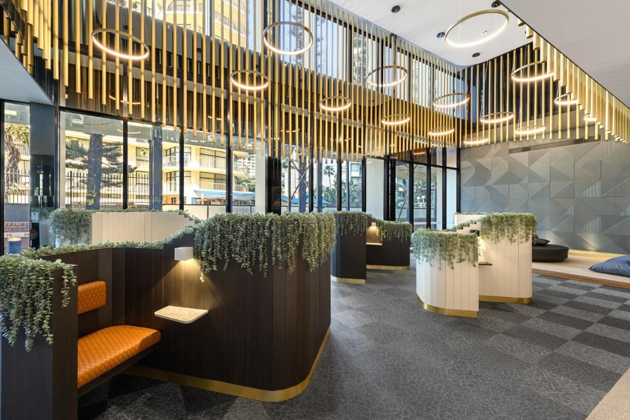Meriton Suites Surfers Paradise Голд-Кост Экстерьер фото The reception area of the hotel