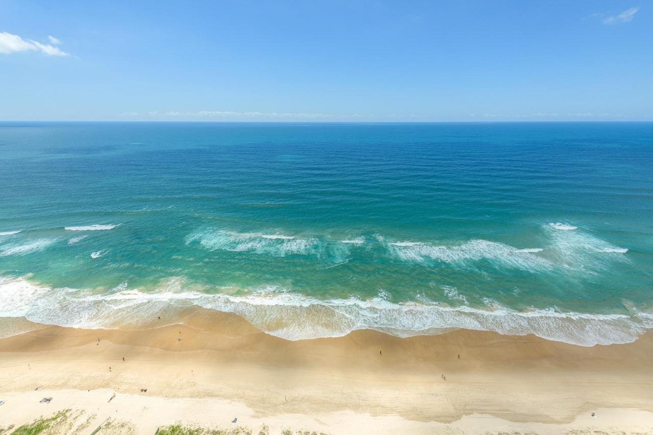 Meriton Suites Surfers Paradise Голд-Кост Экстерьер фото The beach at the resort