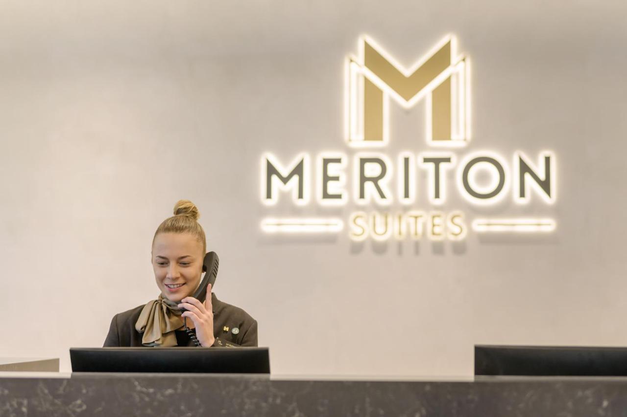Meriton Suites Surfers Paradise Голд-Кост Экстерьер фото Meriton Suites reception