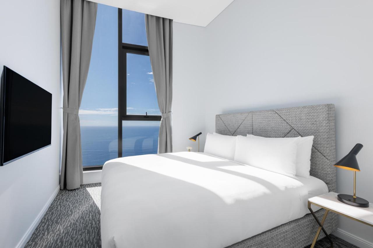 Meriton Suites Surfers Paradise Голд-Кост Экстерьер фото A bedroom at the hotel